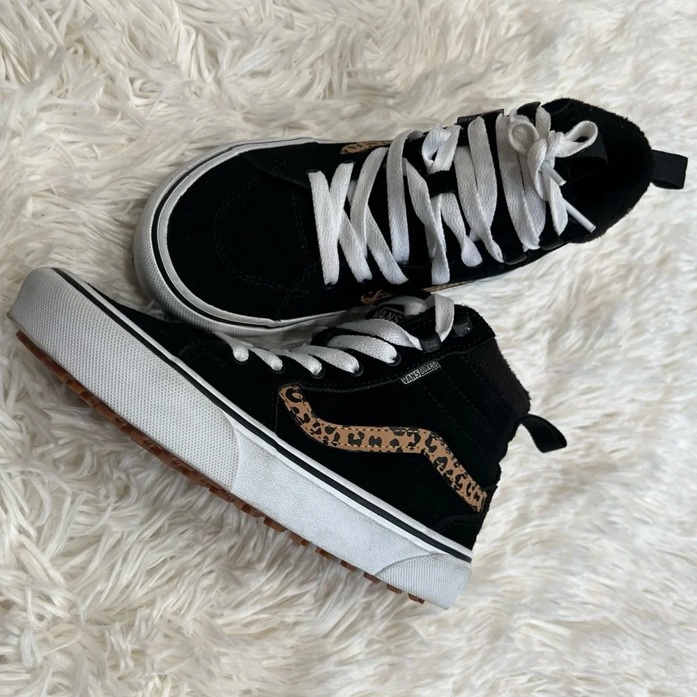 Converse kids‎ hi top sneakers size 2.5